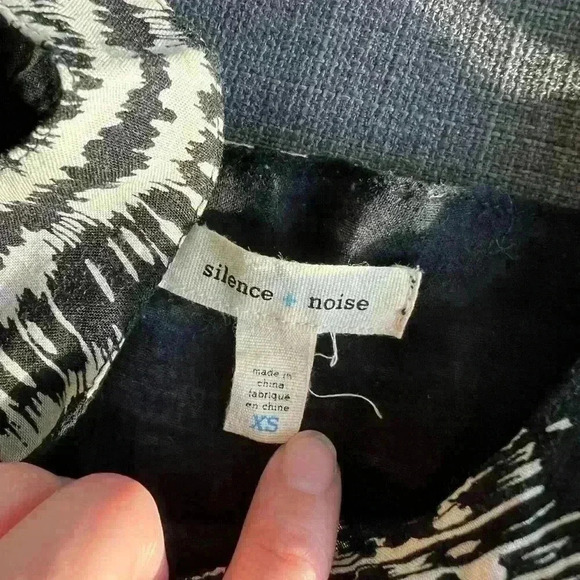 Silence and Noise Women’s Black Coachella Boho Bohemian Crop Indie Sleeze Top XS - Picture 11 of 11